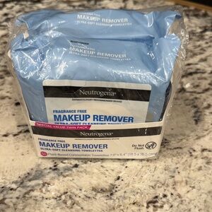 Neutrogena Fragrance-Free Makeup Remover Towelettes - Blue 2 pack